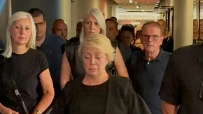 Ćerke Andrije Bajića stigle na komemoraciju: Prošle pored Male Cane, a sa njima i sinovi utučeni od bola (FOTO) 