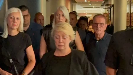 Ćerke Andrije Bajića stigle na komemoraciju: Prošle pored Male Cane, a sa njima i sinovi utučeni od bola (FOTO) 