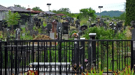 Pali dok su preprodavali zlato koje su skidali s pokojnika: Detalji užasa sa Mokroluškog groblja  