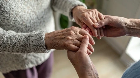 Šta je to "starački miris" i kako ga se rešiti? Stručnjakinja za dugovečnost tvrdi da samo jedna namirnica pomaže