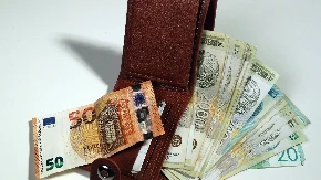 Pomoć države stiže ranije nego što se očekivalo: Evo ko dobija do 35.000 dinara već u septembru