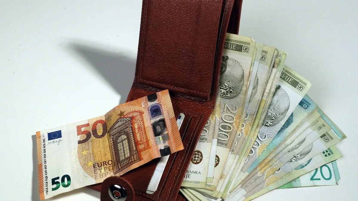 Pomoć države stiže ranije nego što se očekivalo: Evo ko dobija do 35.000 dinara već u septembru