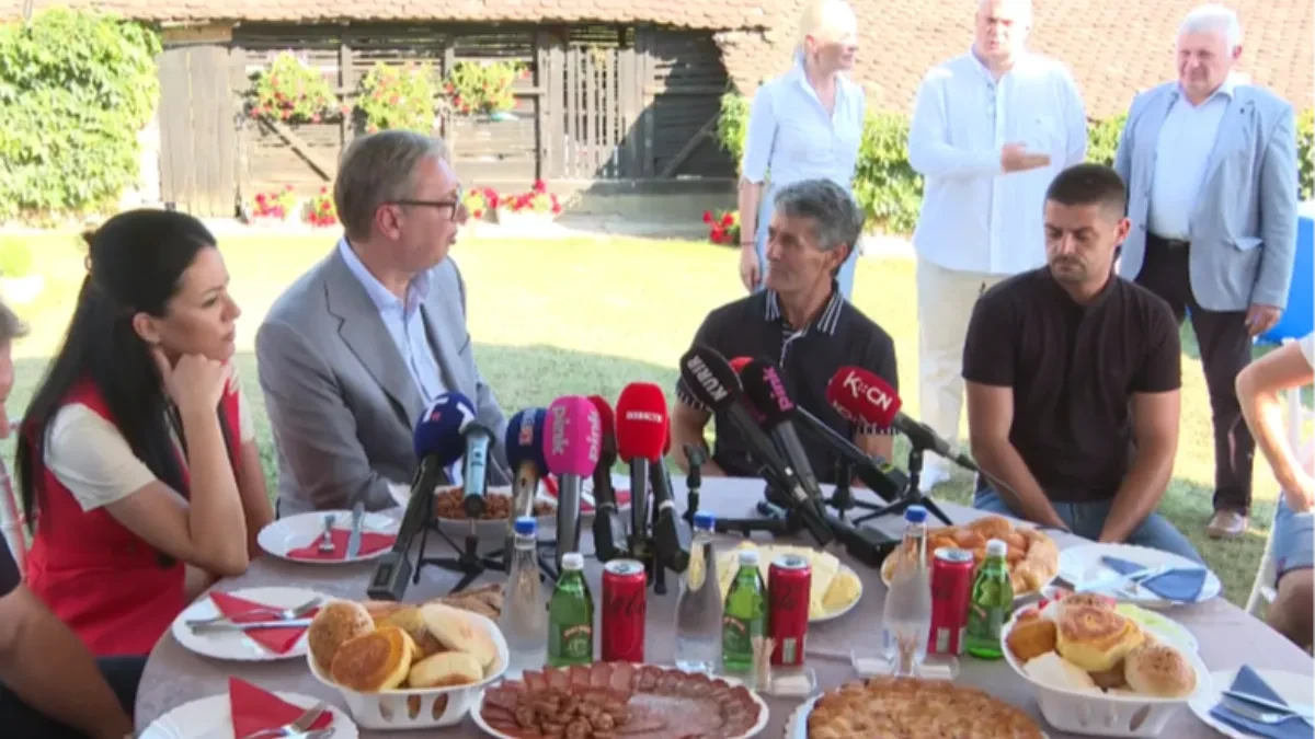 "Za to možeš da dobiješ mnogo para od države, direktno u kešu" Vučić u poseti porodici Todorović (FOTO/VIDEO)