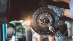 Zašto neki novi automobili i dalje imaju doboš kočnice - razlog nije samo ušteda novca