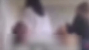 Uznemirujući snimak vršnjačkog nasilja! Tri devojke brutalno napale vršnjakinju