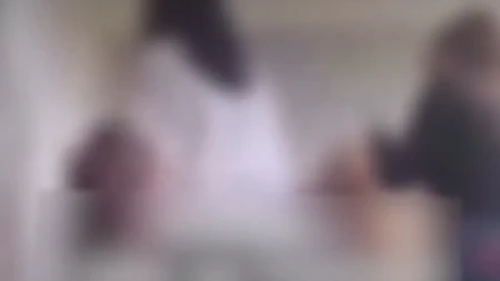 Uznemirujući snimak vršnjačkog nasilja! Tri devojke brutalno napale vršnjakinju