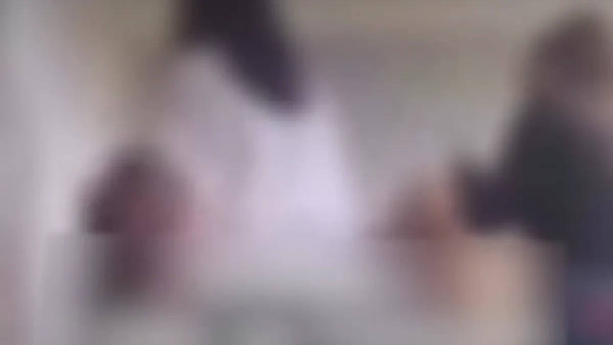 Uznemirujući snimak vršnjačkog nasilja! Tri devojke brutalno napale vršnjakinju