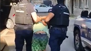 Saslušan napadač iz parka, preti mu duga robija: Devojku (20) izbo nožem, pa zanemeo pred tužiocem