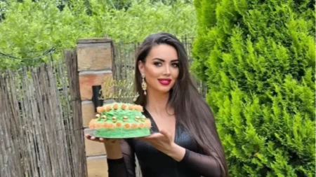 Ćerka naše pevačice izgleda kao avion, stekla je i visoko obrazovanje: Zajedno slave rođendan, sve prši od ljubavi (FOTO)