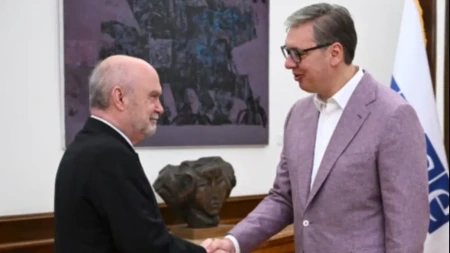 Vučić sa Sinirliogluom: "Srbija ostaje dosledno opredeljena za odgovornu i ozbiljnu politiku"
