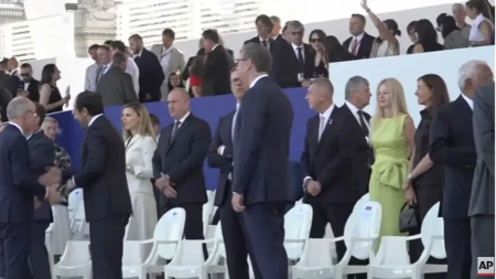 Prve slike Vučića na vojnoj paradi u Parizu! Predsednik Srbije danas na proslavi nacionalnog praznika Francuske! 