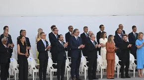 Prve slike Vučića na vojnoj paradi u Parizu! Predsednik Srbije u prvom redu na proslavi nacionalnog praznika Francuske! 
