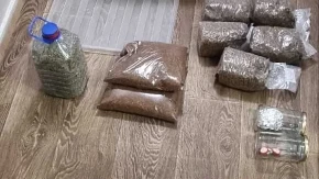 Velika zaplena u Čačku! Droga, vagica i novac pronađeni u stanu osumnjičenog