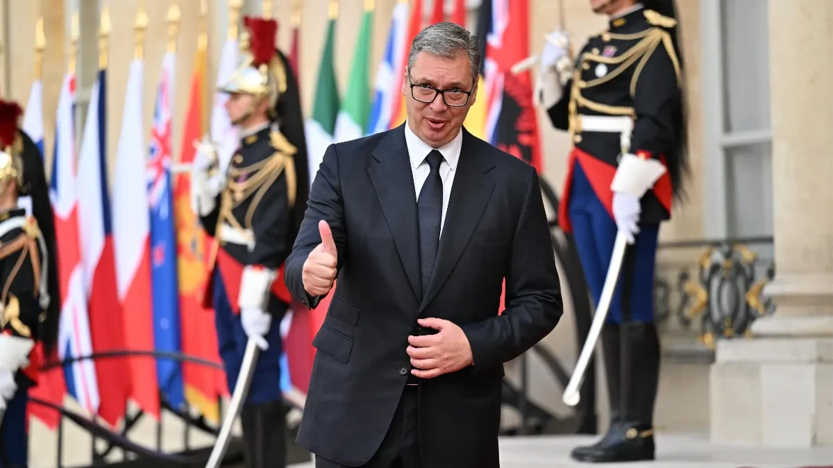 Vučić jedini van NATO i EU na paradi! Milanović i Plenković se guše u besu, blokaderi doživeli nervni slom! 