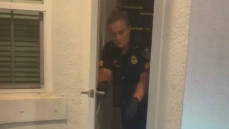 Otvorila je vrata i sledila se! Ispred ulaza ju je čekalo nešto zbog čega nije smela ni da napravi korak (VIDEO)