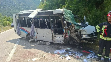 "Uhvatila se za sedište ispred sebe koliko je mogla": Povređena u nesreći u Crnoj Gori vratila se u Niš, otkriveni potresni detalji