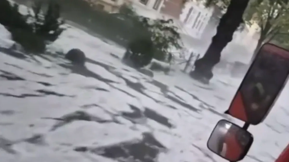 Padao grad veličine teniske loptice, led prekrio tlo! Snažno nevreme pogodilo Nemačku (VIDEO)