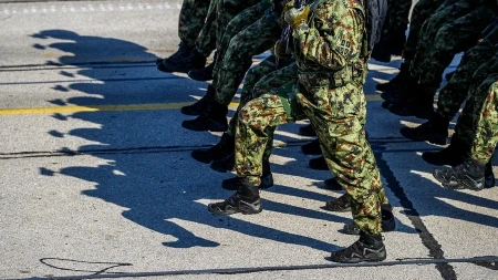 Ovoj generaciji u oktobru stiže poziv za služenje vojnog roka! Poznato kako će izgledati 75 dana u kasarni