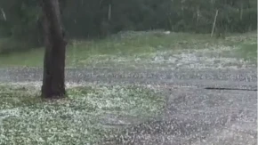 Snažan grad tukao u komšiluku: Šire se dramatični snimci, sve se zabelelo (VIDEO)