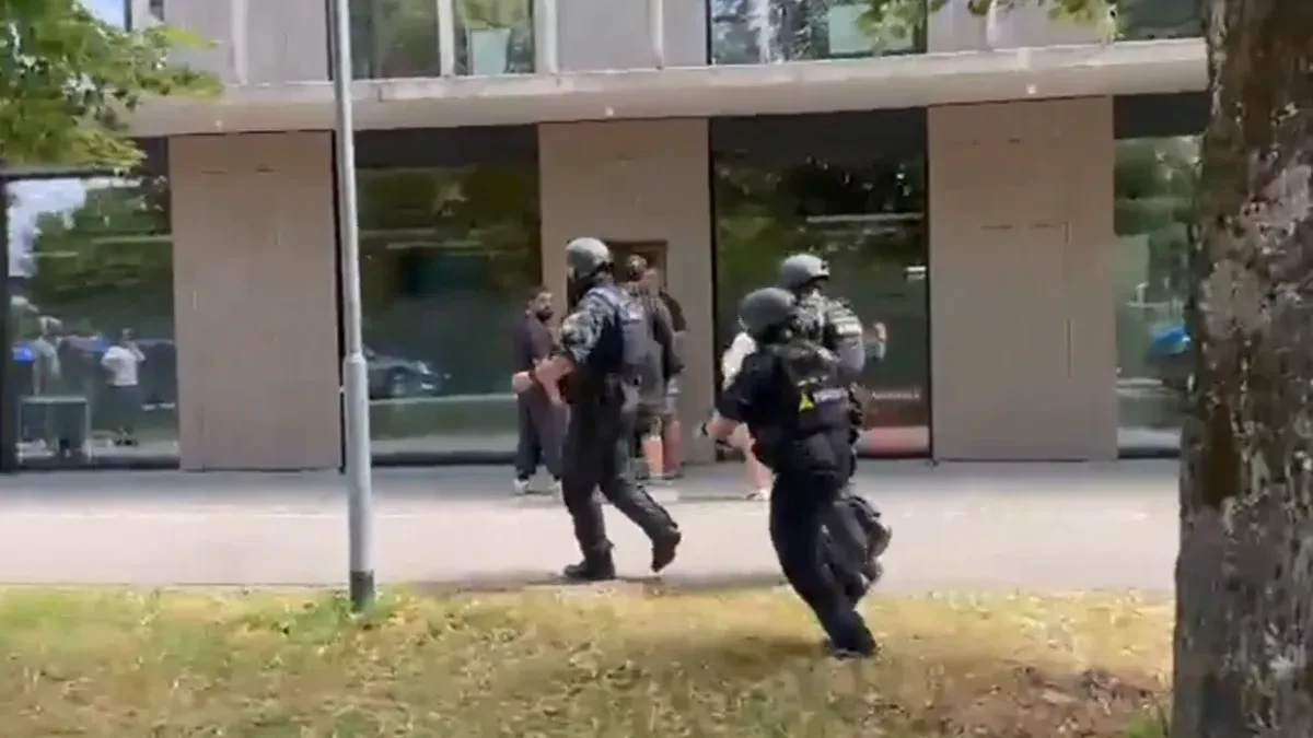 Krvavi pir ispred supermarketa: Turčin sa puškom u ruci zapucao na policiju, drama u Nemačkoj!