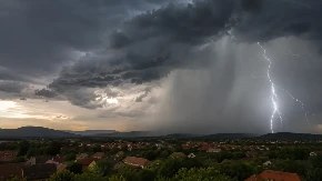 Crni oblaci jure ka Srbiji: Stiže nevreme, RHMZ izdao hitno upozorenje