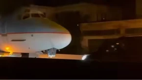 Šta je ovo na putu? Vozač trljao oči u neverici - gledao je pravo u ogroman avion