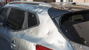 Tukao grad veličine do 7 centimetara, napravio je haos: Oštećena vozila i objekti