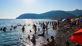 Turista nasmejao sve na plaži u Crnoj Gori! Gore društvene mreže, najbolji komentar: Aladin u Pržnu