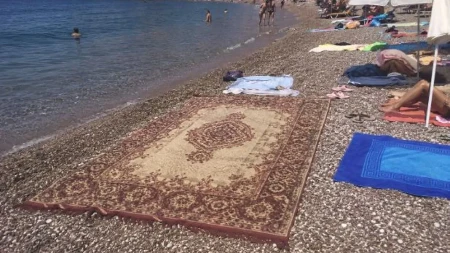 Peškiri su prošlost: Turista u Crnoj Gori uradio nešto što niko nije očekivao: "Aladin se parkirao" (FOTO)