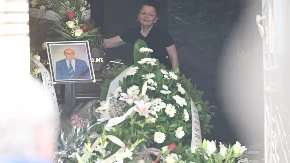 Šok na sahrani Andrije Bajića! Mala Cana od sveštenika tražila jednu stvar, ćerke zanemele!