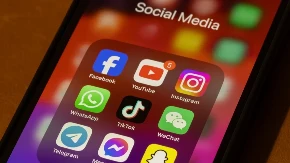 Velika Britanija uvodi noćnu zabranu društvenih mreža za tinejdžere - od ponoći bez Instagrama i Tiktoka