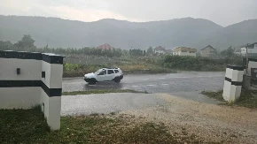 Potop! Nevreme se sručilo na Prijepolje, munje paraju nebo, reke teku ulicama (FOTO)