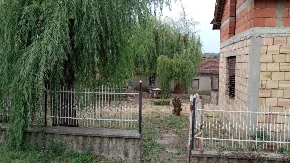 Domaćinstvo sa 50 ari placa za samo 25.000 evra! Ima ogroman potencijal