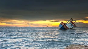 Potonuo putnički brod! Jedna smrt je potvrđena, za ostalima se traga: "Talasi su između dva i dva i po metara, vetar je takođe jak..."