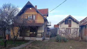 Kuća sa placem od 24 ara za 35.000 evra: Blizu škole, vrtića i ambulante
