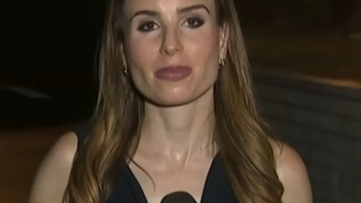 Bubašvaba joj gmizala po vratu usred programa uživo: Reakcija voditeljke ostavila gledaoce u neverici