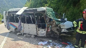 Nesreća u Crnoj Gori: UKC Niš avionom Vlade šalje medicinski tim po povređene 