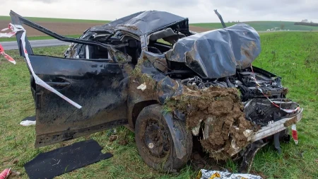 Dvoje mrtvih u stravičnoj nesreći: Automobili posle prvog udarca poleteli pa se sudarili i u vazduhu!