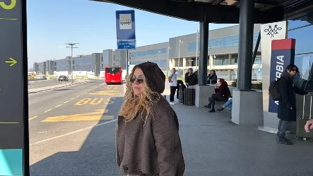 Ima milione, a vozi stari auto od 2006. godine! Naša pevačica napustila Beograd, a kasnije otkrila i zbog čega