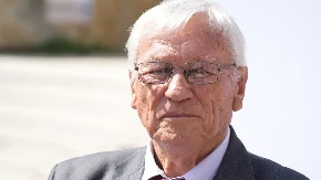 Sin mi je rekao: "Ko će ti doći, da tebe gleda u 82. godini, nemoj da se brukaš"