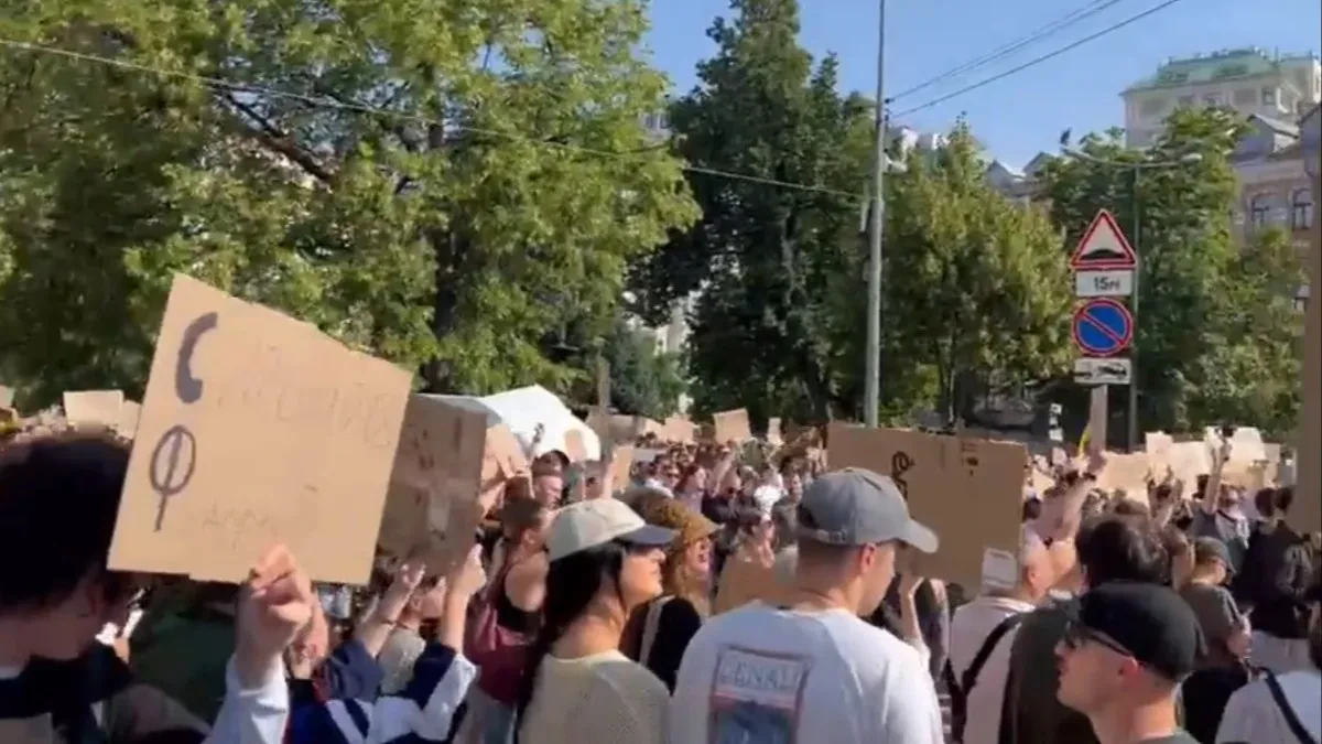 Zelenski je ovaj put preterao? Masovni protesti u Kijevu, Odesi i Žitomiru