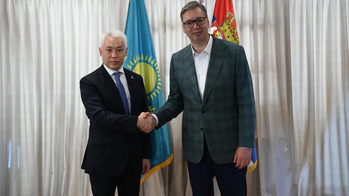 "Zahvalio sam mu na podršci u očuvanju teritorijalnog integriteta Srbije" Vučić se sastao sa ambasadorom Kazahstana (FOTO)