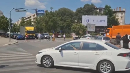 Šaka blokadera se i dalje iživljava nad Novim Sadom! Njih desetak blokiralo raskrsnicu (VIDEO)
