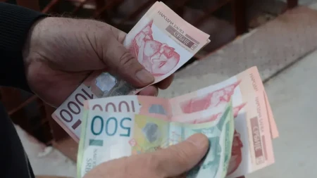 Stiže novih 25.000 dinara i to ne jednokratno: Ministarstvo se danas oglasilo, evo kome je novac namenjen