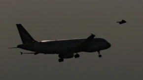 Turčin bi da bije žene! Pozvao se na šerijat i napravio neviđeni užas u avionu