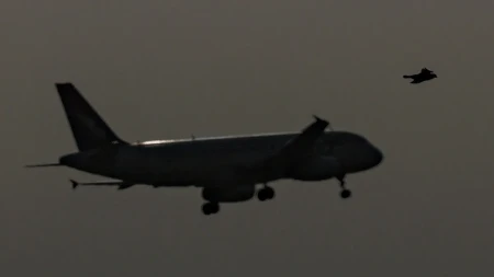 Turčin bi da bije žene! Pozvao se na šerijat i napravio neviđeni užas u avionu
