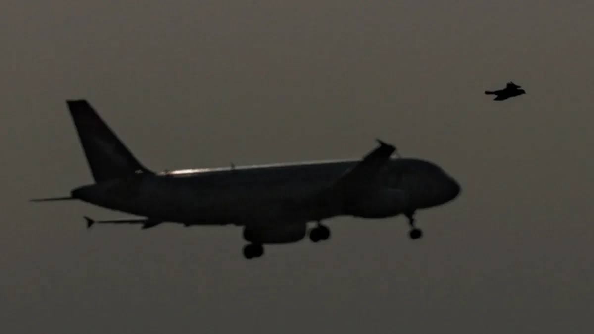 Turčin bi da bije žene! Pozvao se na šerijat i napravio neviđeni užas u avionu