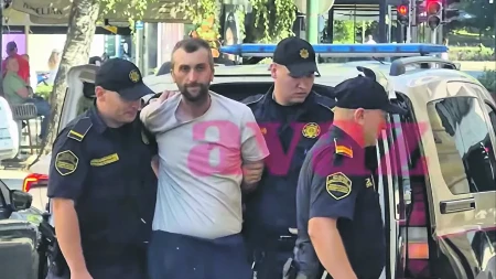 Pravio haos! Adnan koji je ubio majku i brata skinuo se pred sudijom polugo i vređao je: Evo koje reči joj je govorio 