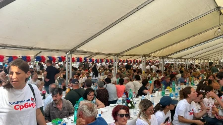Nema igla gde da padne! Građani Vladimirovca spremni da dočekaju predsednika