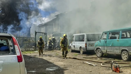 Ruski dronovi spržili civilne automobile i zgrade: Među ranjenima i beba! 